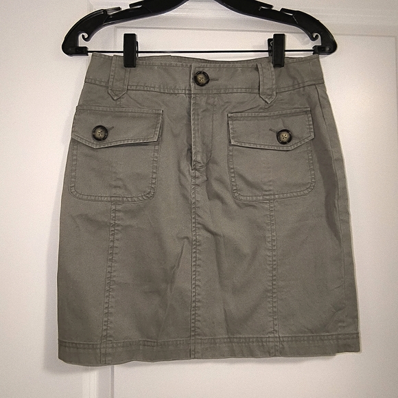 Banana Republic Green Cargo Pockets Mini Skirt - Picture 3 of 16